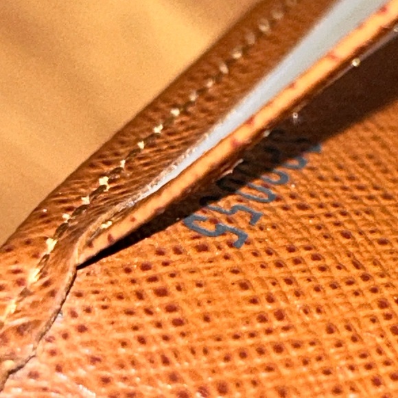 Authentic Louis Vuitton Taiga Leather ID / Card Holder - Picture 15 of 15